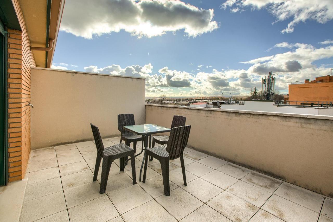 Apartamentos Barajas Мадрид Екстер'єр фото